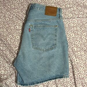 Levi’s 501 mid thigh high waisted shorts